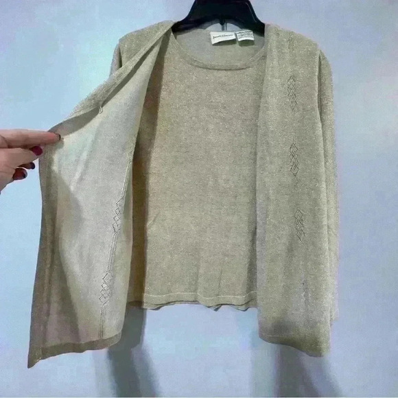 Jaclyn Smith Sweater Womens Medium Beige Gold Long Sleeve Sweatshirt 74% Silk - Picture 3 of 11